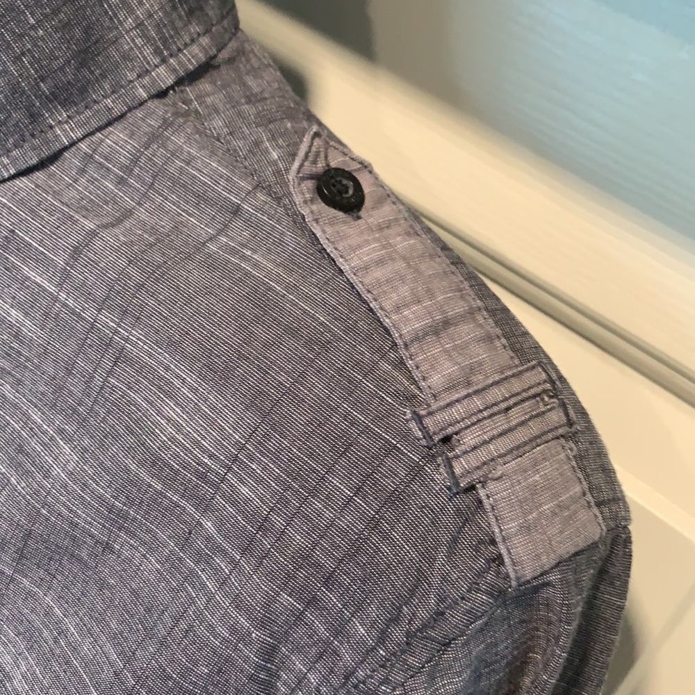 Guess - Picture 3 of 4